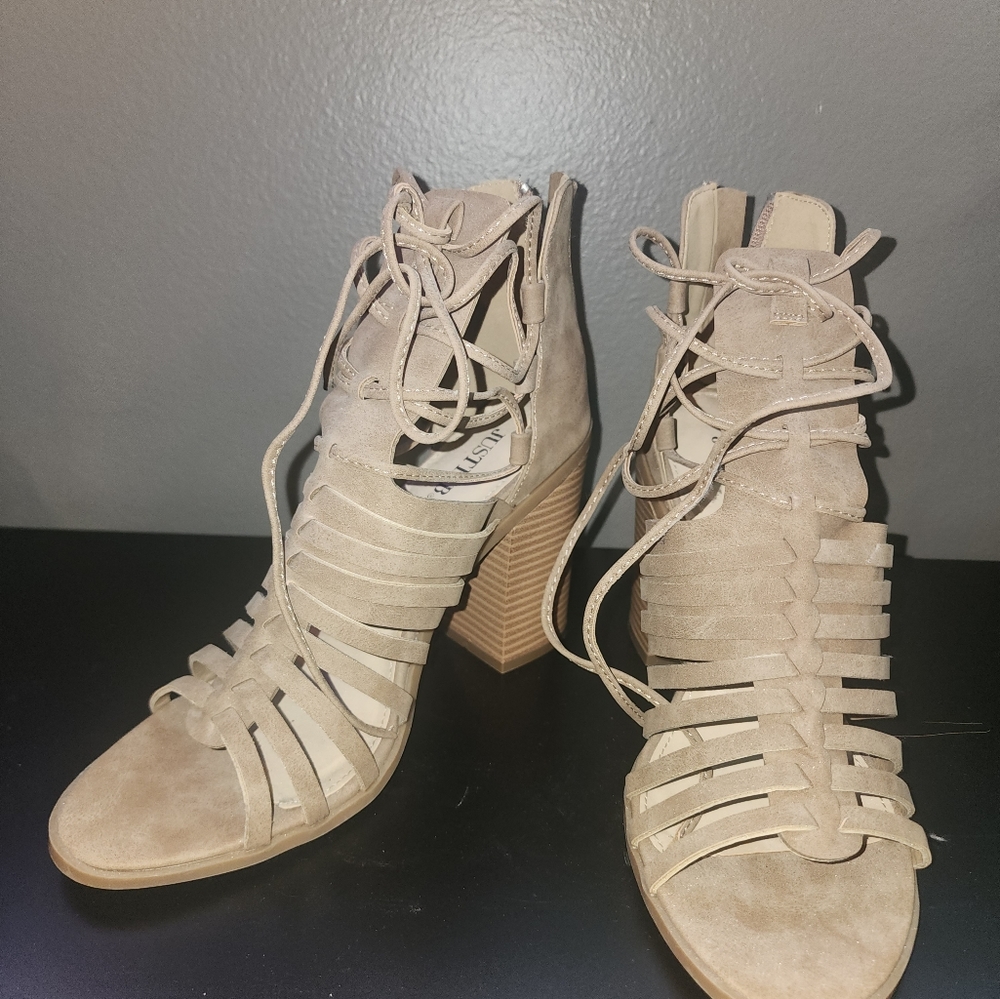 Heels 👠 - Picture 2 of 6
